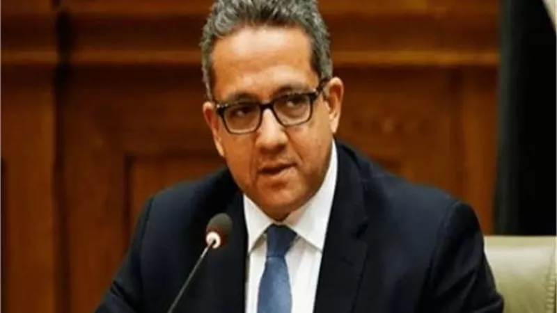 العنانى يبحث سبل دعم منتج السياحة الثقافية فى مصر