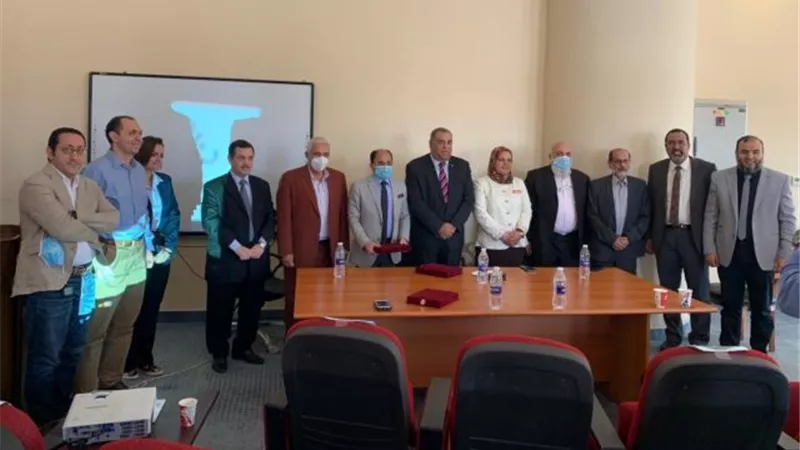 لقاحات كورونا فى اللقاء العلمى بقسم الأمراض المتوطنة فى طب جامعة حلوان.. بالصور