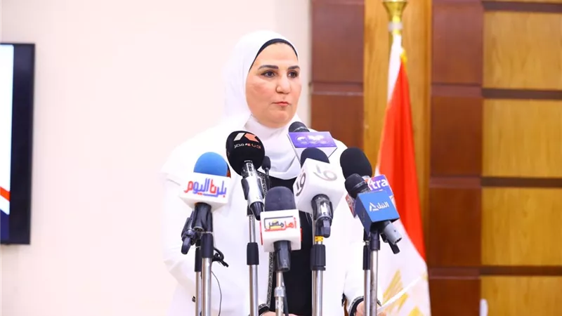 وزيرة التضامن تعلن بدء صرف مستحقات أسر الشهداء والمصابين من المدنيين في العمليات الإرهابية