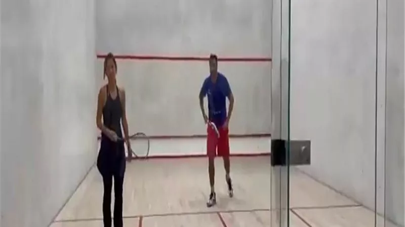 هشام عاشور يهزم زوجته نيللى كريم فى الإسكواش ويؤكد: 