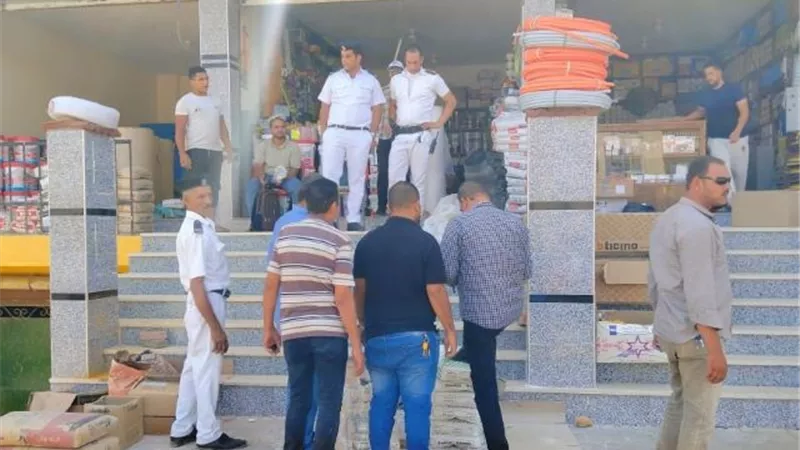 مندور: جهاز بدر يتحفظ على 10 تكاتك ويحرر 23 محضر بائع متجول بالتعاون مع الشرطة.. بالصور