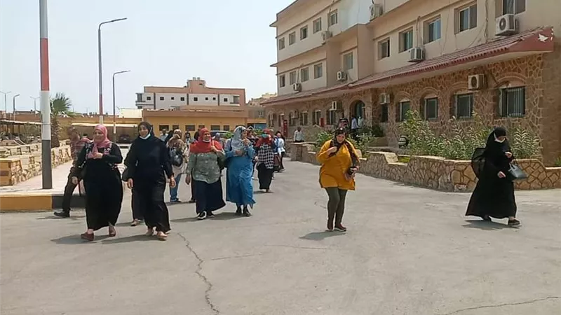 لمجابهة الأزمات والكوارث.. تنفيذ سيناريو عملية إخلاء مبنى الوحدة المحلية لمدينة القصير