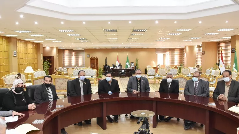 محافظ الشرقية يواصل إختبار المتقدمين لشغل وظيفة وكيل إدارة تعليمية بمديرية التعليم