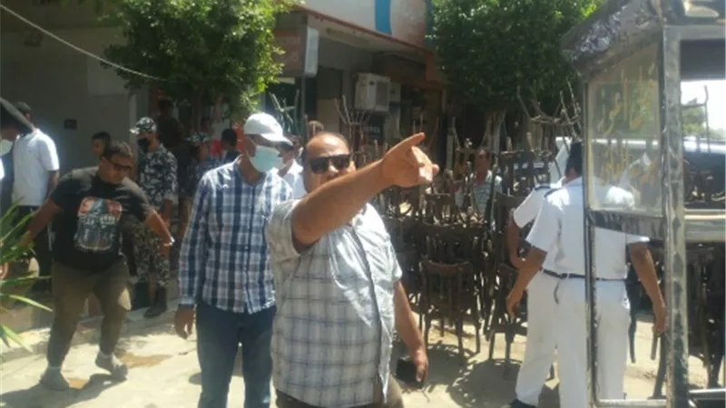 تحرير ٧٥ محضر اشغالات ولفتات اعلانية مخالفة بحي غرب شبرا الخيمة