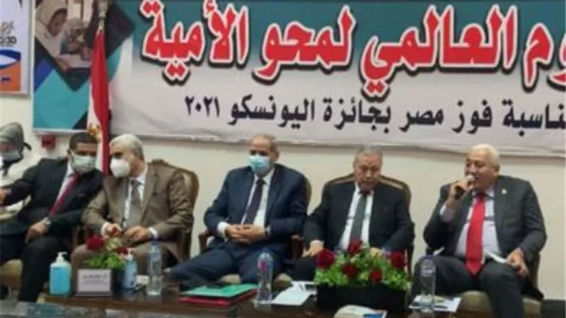 رئيس جامعة السادات يشارك في اليوم العالمي لمحو الامية بالهيئة العامة لتعليم الكبار