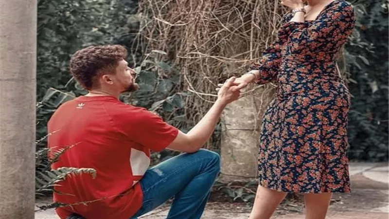 نور عمرو دياب تنشر صورة خطبتها