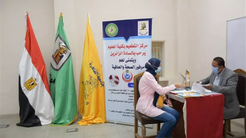 وزيرا التعليم العالي والصحة ورئيس جامعة القاهرة يتفقدون عمليات تطعيم طلاب الجامعة ضد كورونا