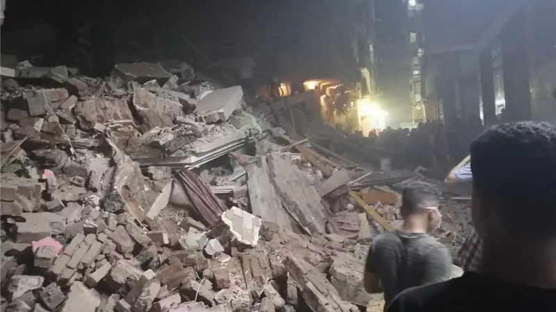 رئيس مدينة شبرا الخيمة: استخراج جثة والبحث عن شخصين تحت الأنقاض فى حادث انهيار منزل