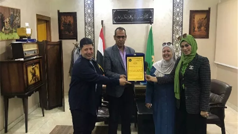 وكيل وزارة التعليم بالقليوبية يكرم مدرسة حسن أبوبكر الرسمية للغات بالقناطر الخيرية