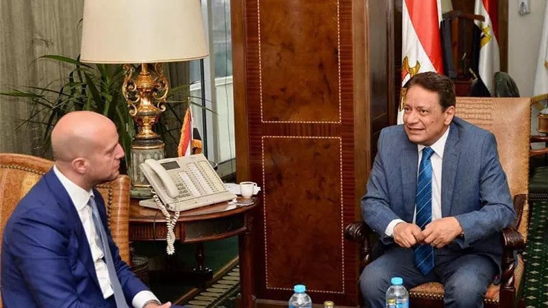 كرم جبر يستقبل وزير الدولة الليبي للاتصال والشئون السياسية