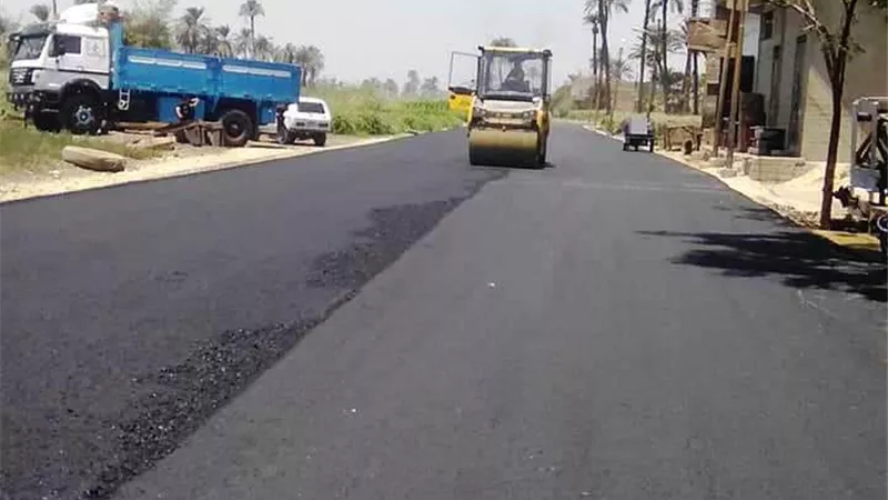 متابعات ميدانية من الجهاز التنفيذي لأعمال الرصف بسوهاج..صور