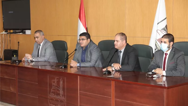 نائب محافظ بنى سويف يُسلًم شهادات اجتياز التدريب للعاملين بإدارات الأزمات والكوارث