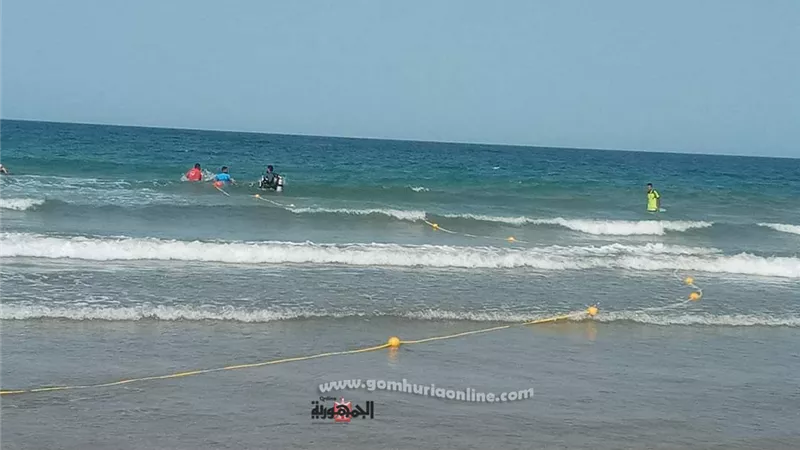 إستكمالا لإجراءات السلامة والحد من حوادث الغرق.. وضع عوامات متفرقة بداخل البحر بمنطقة الشاطئ العام بالقصير