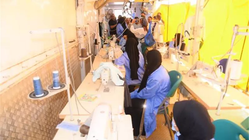 محافظ مطروح: توفير ماكينات خياطة لتدريب وتشغيل الفتيات بسيوة