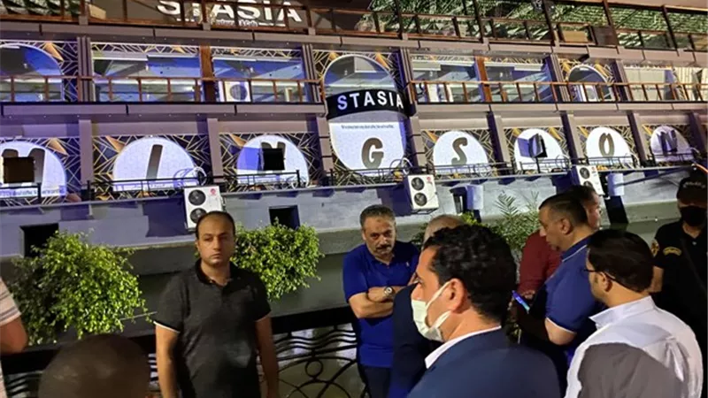 جنوح مركب عائم بالنيل في المنصورة اثناء عقد قران ... فيديو