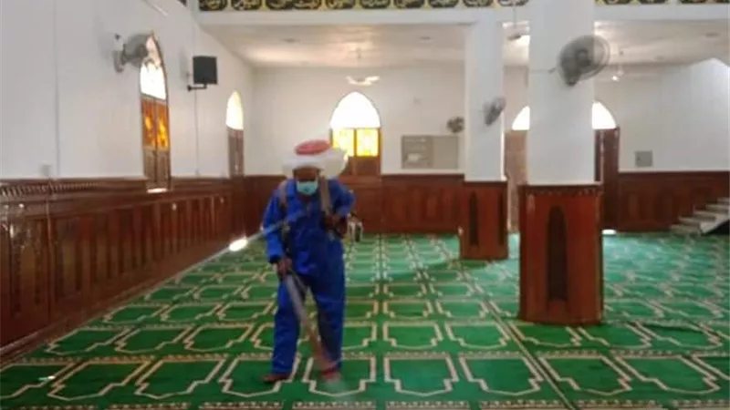 حملة لتطھیر وتعقیم مسجدي سیدي عبدالسلام والنور بقریة أغورمي استعداداً لافتتاحھما الیوم