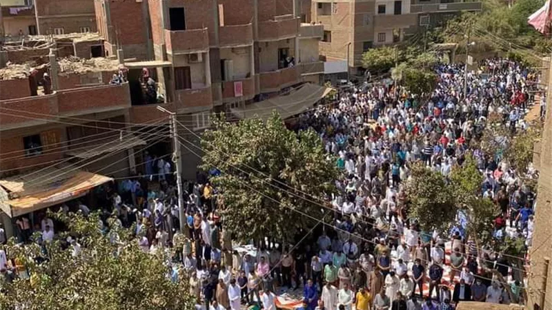 الآلاف ودعوا جثمان شهبندر التجار محمود العربى إلى مثواة الأخير.. بالفيديــو والصــور