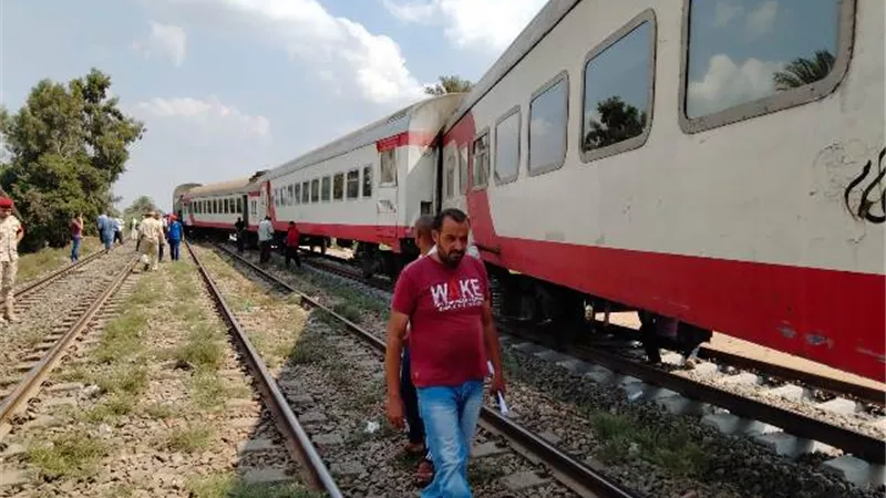 نيابة مركز الزقازيق تأمر بالتحفظ على سائق قطار الإسماعيلية الأسكندرية واستبداله بآخر..صور
