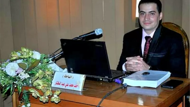 إبن الهنداو دكتوراه فى توظيف التقنيات العصرية لخدمة المكتبات المصرية بالوادى الجديد صور