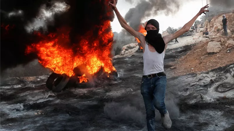إصابة 40 فلسطينياً برصاص وغاز الجيش الإسرائيلي في نابلس