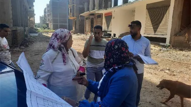 رئيس مدينة الأقصر يتابع أعمال اللجنة الفنية للتصالح في مخالفات البناء..صور