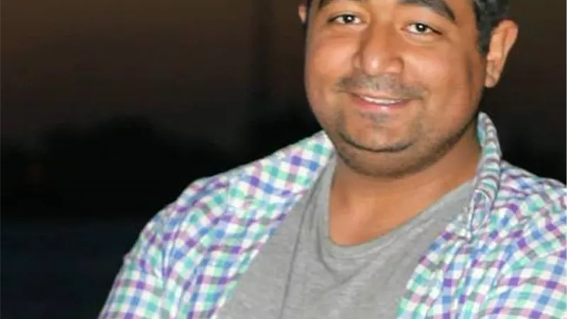 د. أحمد حسني: 