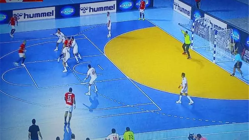 ربع ساعة .. الاهلى يحافظ على تقدمه بـ 8 اهداف مقابل 7 للزمالك فى سوبر اليد
