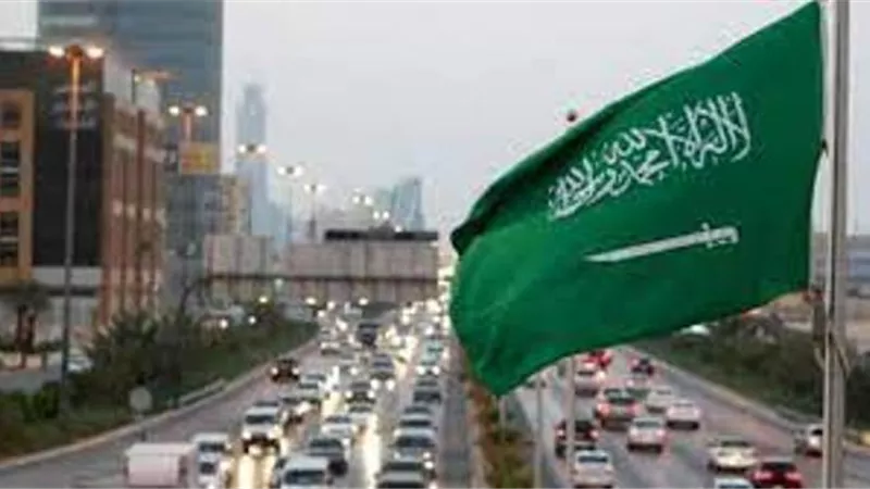 السعودية تمدّد إقامات الوافدين المقيمين في الخارج وتأشيرات الزيارة