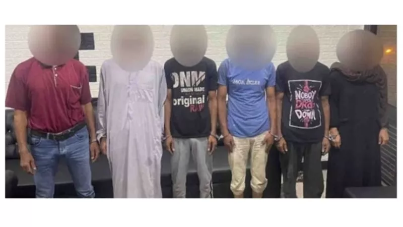 ضبطوه مع ابنتهم داخل الشقة .. الاب وأشقاؤه قيدوا النجار بالحبال ووضعوه فى جوال وألقوه حيا بالمصرف المائى