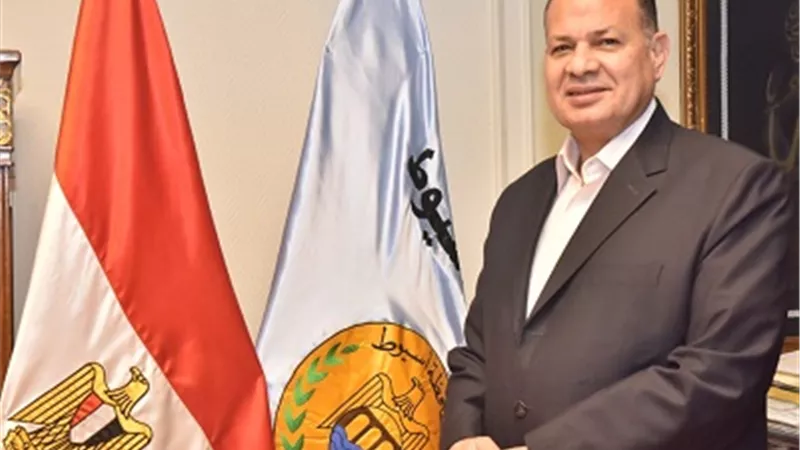 محافظ أسيوط يعلن دعمه للبرامج التدريبية لاعضاء وحدة تنفيذ برنامج التنمية المحلية
