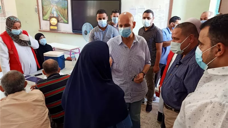 مسعود يتابع الفرق الطبية بالمبادرة الرئاسية لعلاج الأمراض المزمنة والكشف المبكر عن الاعتلال الكلوي بفاقوس