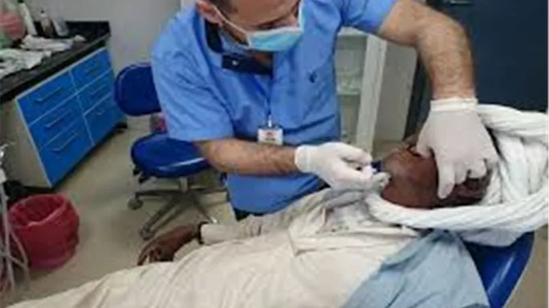 الكشف الطبي على 723 حالة فى جميع التخصصات والعلاج بالمجان فى القافلة الطبية بالشلاتين