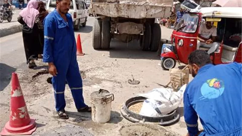تركيب بالوعات وقائية للصرف الصحي في محافظات القناة ..صور