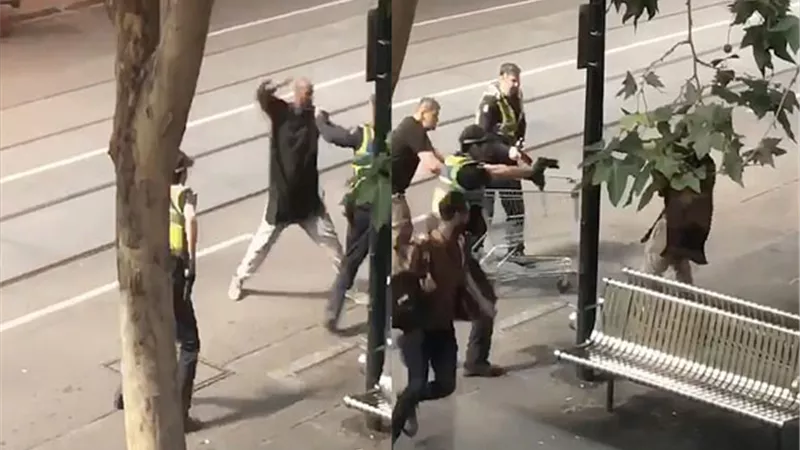 صومالي يطعن خمسة أشخاص على متن حافلة بإيطاليا