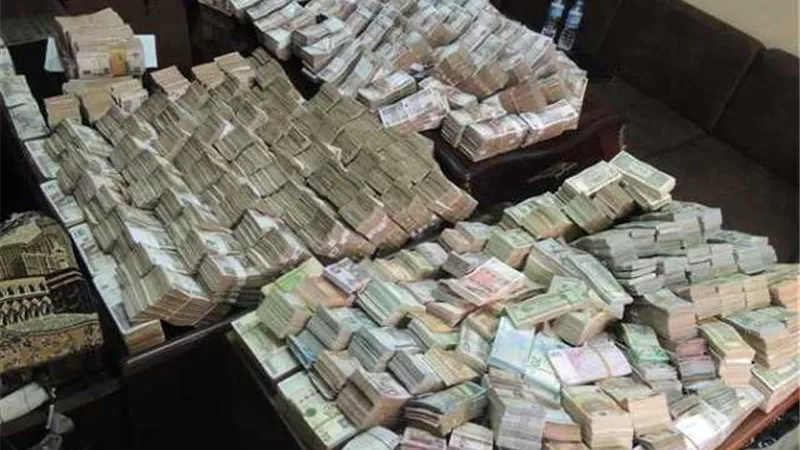 بحجم تعاملات بلغ 2,5 مليون جنيه .. ضبط مدير شركة لقطع غيار السيارات يتاجر فى العملة