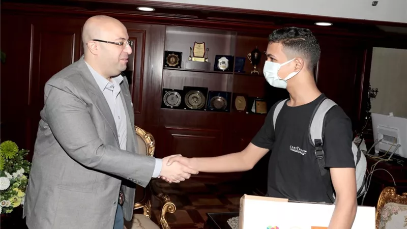 محافظ بني سويف يستقبل الثالث على الجمهورية في مسابقة ميكروسوفت