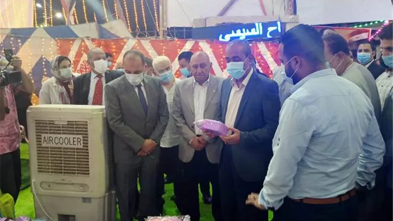 تخفيضات ومستلزمات ..محافظ الإسماعيلية يفتتح معرض أهلا مدارس ..صور