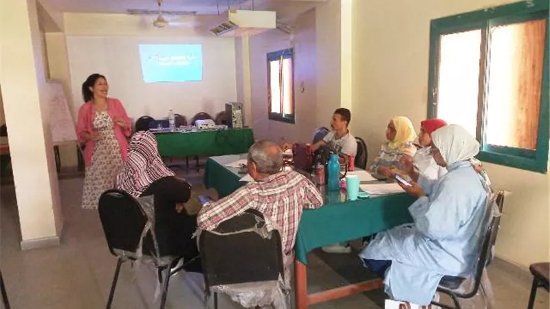 دورة تدريبية عن التخلص الآمن من النفايات الطبية الخطرة في أسوان..صور