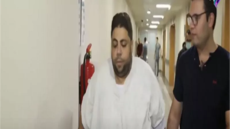 الضغط والعامل النفسي.. مريض يكشف تفاصيل معاناته مع السمنة المفرطة