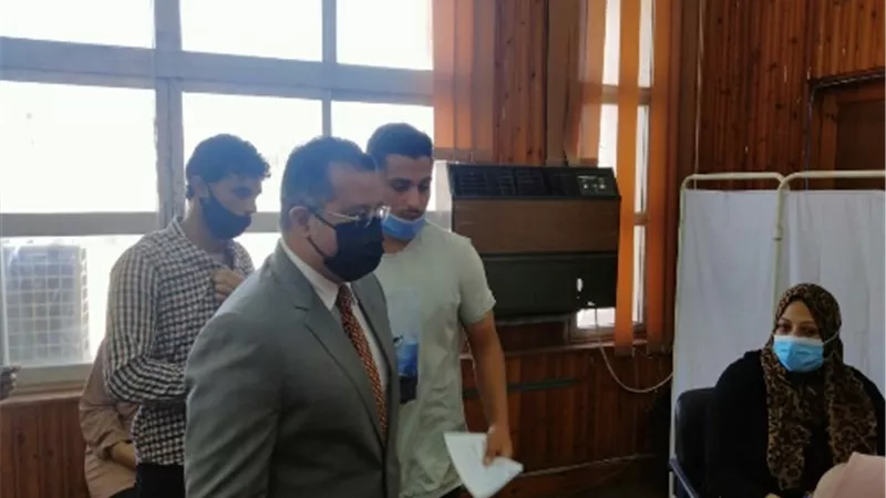 الدخاخنى يتابع تطعيم اعضاء هيئة التدريس والطلاب والعاملين بهندسة بنها بلقاح كورونا