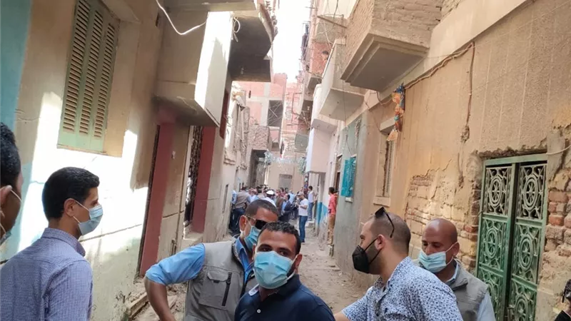 بالصور ..مدبولى يتفقد قرية نوى ويستمع لشكوى المواطنين