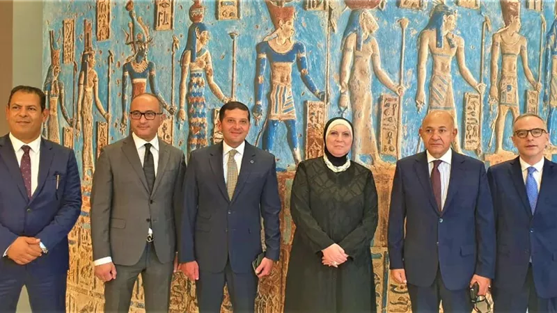 وزيرة الصناعة تستعرض الاستعدادات النهائية لمشاركة مصر في اكسبو 2020 بدبي