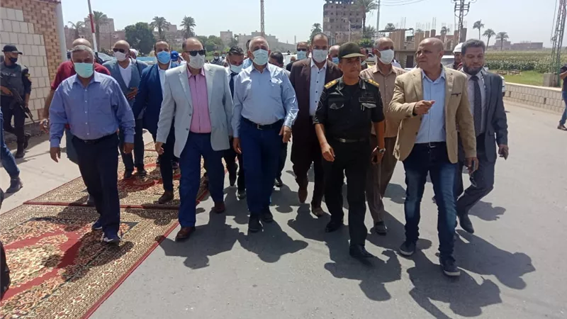 وزير الري ومحافظ أسيوط يتفقدان أعمال تبطين وتأهيل ترعة بنى سميع وجتابية باقور بمركز أبوتيج