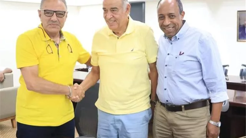رسميا ..طلعت يوسف يوقع على عقود تدريب الإسماعيلي