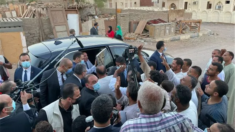 جولة تفقدية للرئيس السيسى بمساكن الرويسات بشرم الشيخ.. صور