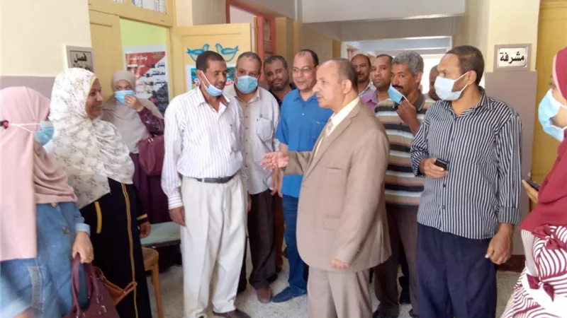وكيل وزارة التعليم بقنا يطمئن على استعدادات العام الدراسي الجديد