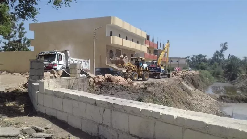 التفتيش المالى والإدارى بالأقصر يتفقد أعمال تبطين الترع