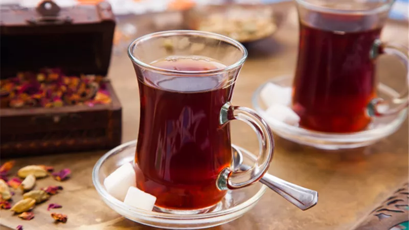 اخطار تناول الشاى بهذه الطريقة .. احذر