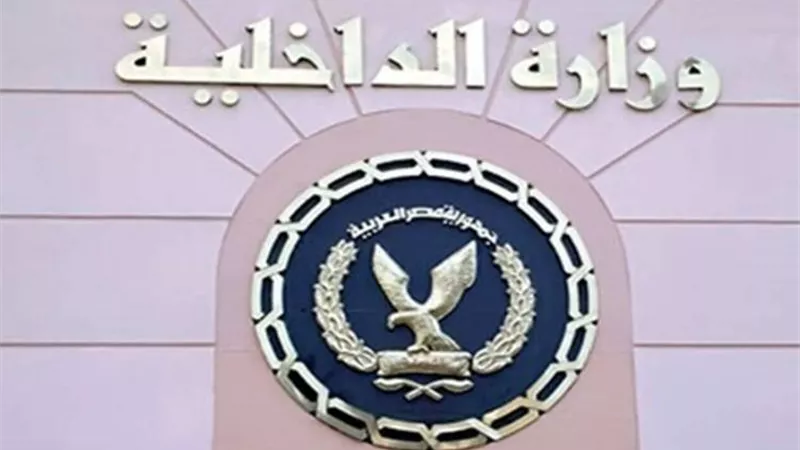 يصدم شخصاً بسيارته ويقوم بتبديل كرسى القيادة مع سائقه.. تفاصيل مثيرة في حادث طالب الغردقة