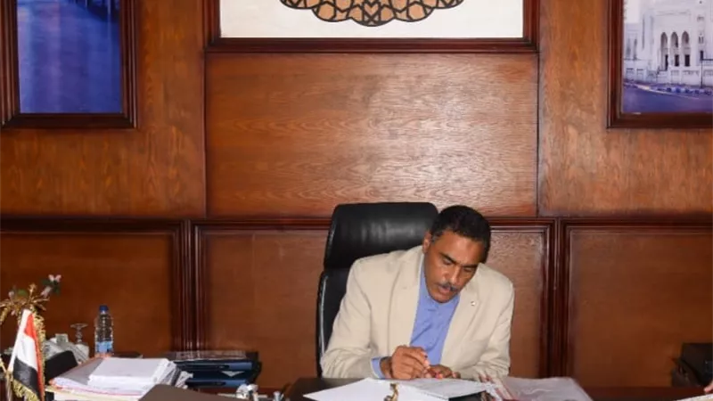 محافظ مطروح يهنئ عمد ومشايخ مطروح الجدد